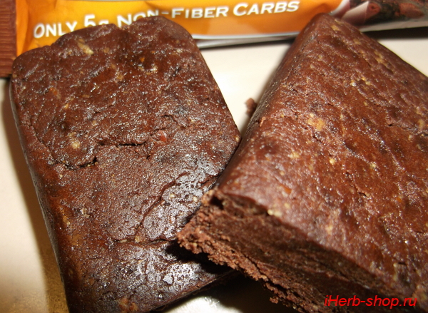 quest nutrition protein bar chocolate brownie half inside